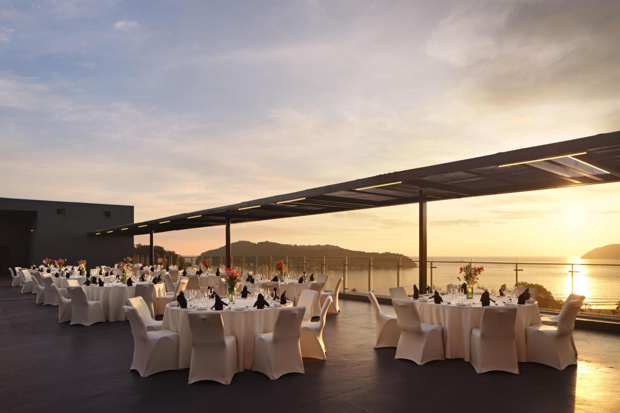Aloft Langkawi Pantai Tengah Pantai Cenang  Exterior photo